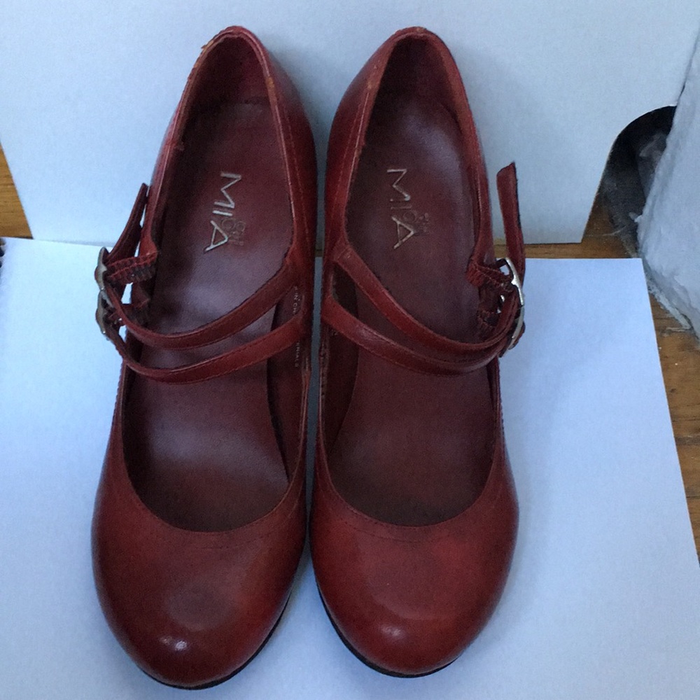 Red Heels - Picture 2 of 8